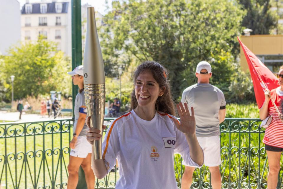 Sarah de Wyes et la flamme Olympique