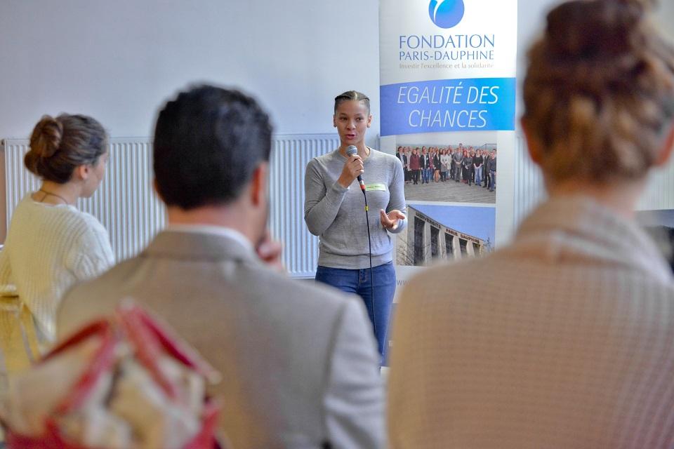 Emeline Joujou, étudiante en master 1, explique l'importance de l'accompagnement des bénévoles pour aider la construction de son projet professionnel.