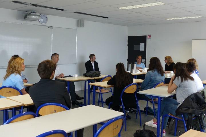 Des collaborateurs de Goldman Sachs sont allés à la rencontre des élèves du lycée Galilée à quelques jours du bac. Juin 2016